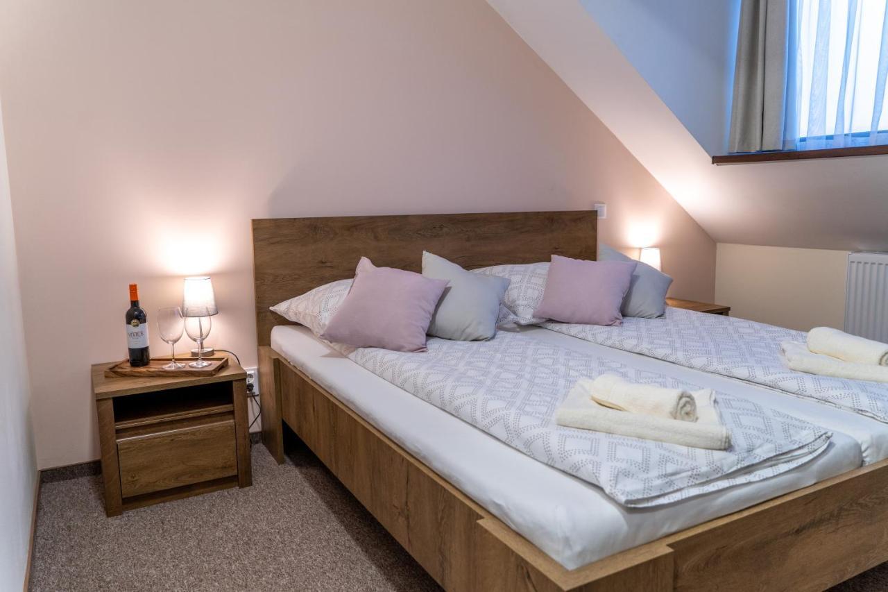 Rozsa Etterem & Panzio Bed & Breakfast Pecs Ngoại thất bức ảnh