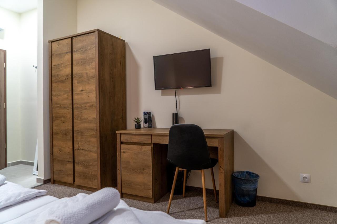 Rozsa Etterem & Panzio Bed & Breakfast Pecs Ngoại thất bức ảnh