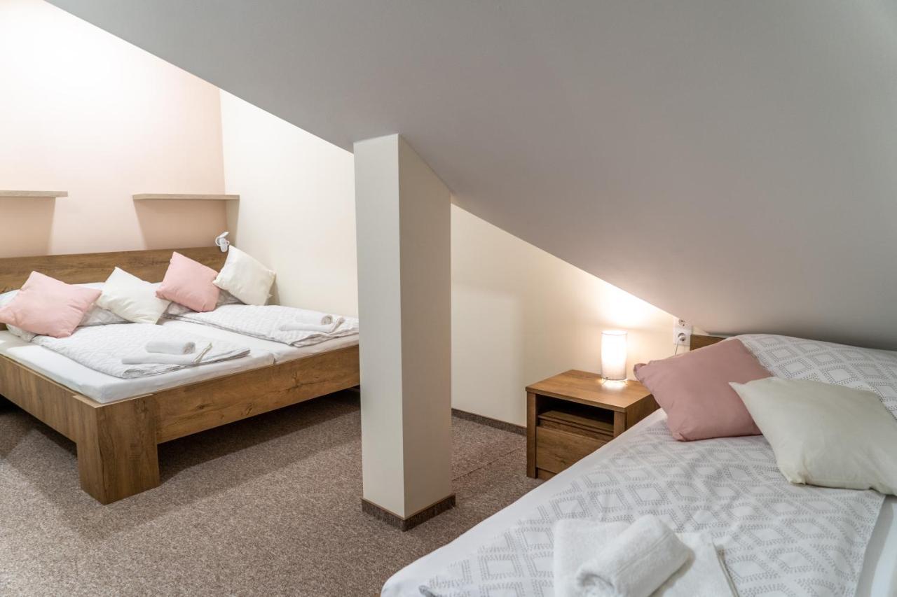 Rozsa Etterem & Panzio Bed & Breakfast Pecs Ngoại thất bức ảnh